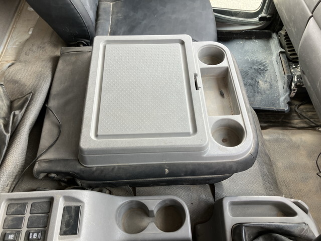 UDトラックスコンドル深ダンプ（土砂禁ダンプ）中型（4t）[写真37]