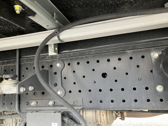 いすゞエルフアルミウイング小型（2t・3t）[写真23]