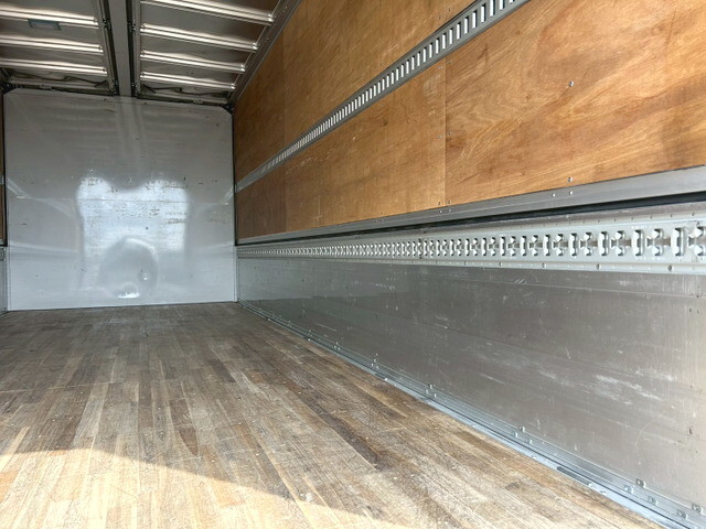 いすゞフォワードアルミウイング中型（4t）[写真11]