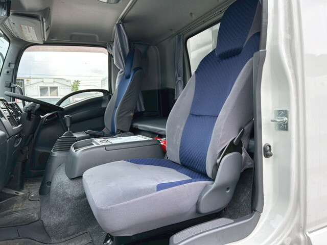 いすゞフォワードアルミウイング中型（4t）[写真15]