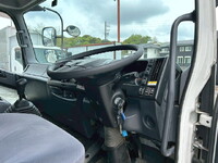 いすゞフォワードアルミウイング中型（4t）[写真24]