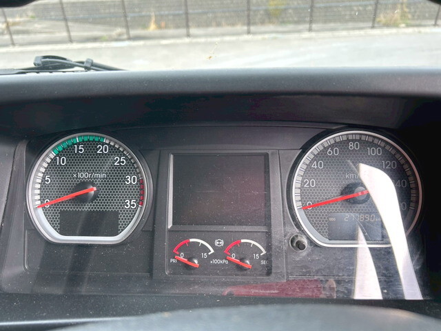 いすゞフォワードアルミウイング中型（4t）[写真25]