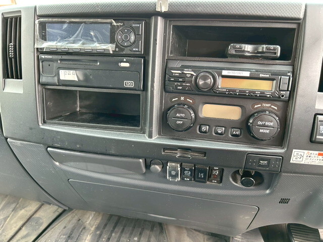 いすゞフォワードアルミウイング中型（4t）[写真27]