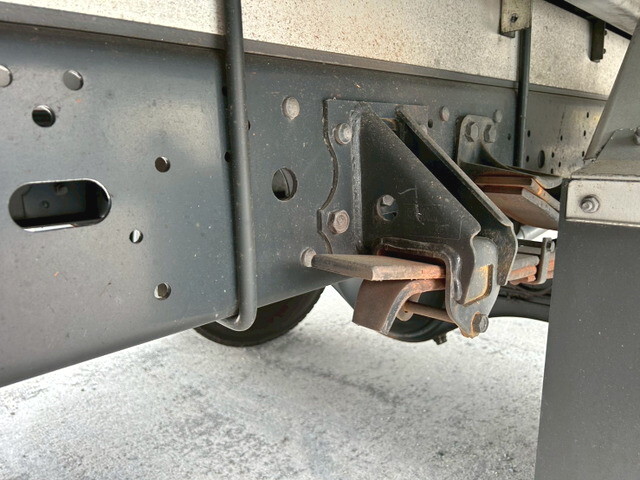 いすゞフォワードアルミウイング中型（4t）[写真36]