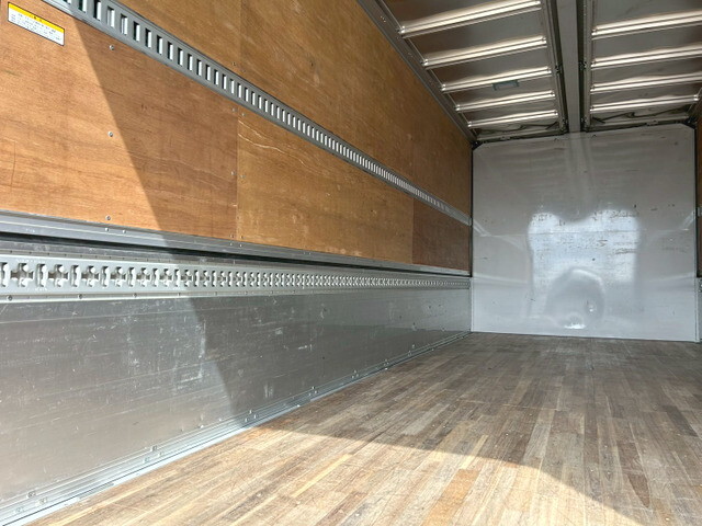 いすゞフォワードアルミウイング中型（4t）[写真09]