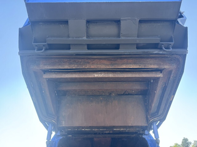 いすゞフォワードパッカー車（塵芥車）増トン（6t・8t）[写真10]