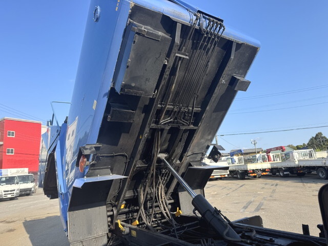 いすゞフォワードパッカー車（塵芥車）増トン（6t・8t）[写真15]