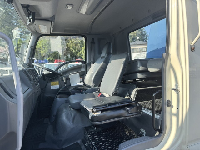 いすゞフォワードパッカー車（塵芥車）増トン（6t・8t）[写真23]