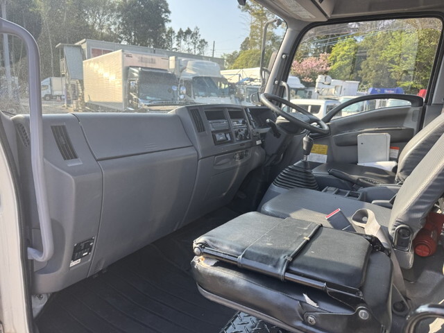 いすゞフォワードパッカー車（塵芥車）増トン（6t・8t）[写真24]