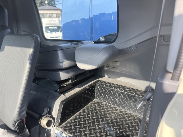 いすゞフォワードパッカー車（塵芥車）増トン（6t・8t）[写真25]