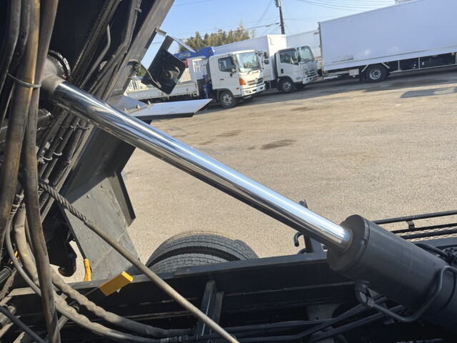 いすゞフォワードパッカー車（塵芥車）増トン（6t・8t）[写真27]