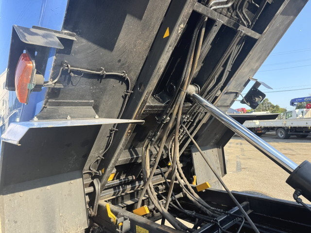 いすゞフォワードパッカー車（塵芥車）増トン（6t・8t）[写真28]