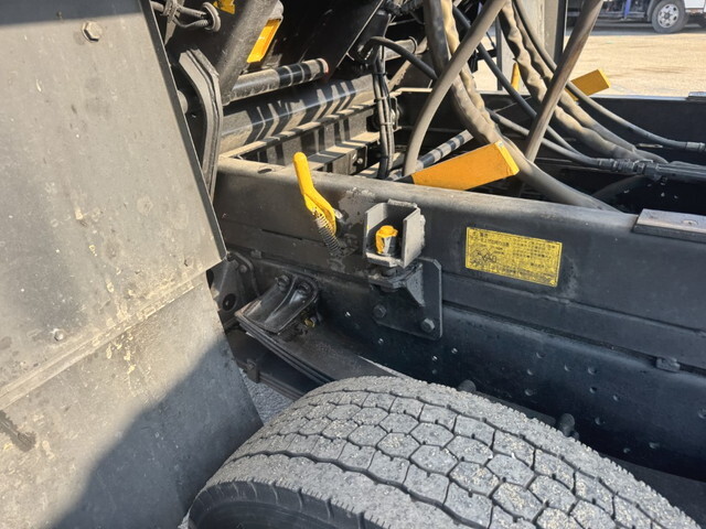 いすゞフォワードパッカー車（塵芥車）増トン（6t・8t）[写真30]