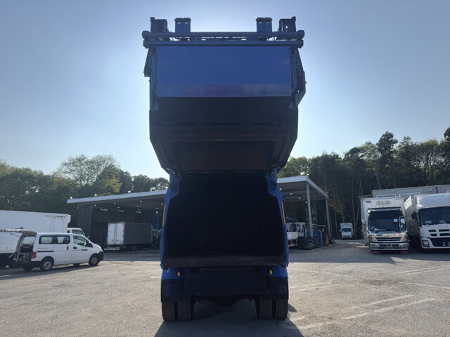 いすゞフォワードパッカー車（塵芥車）増トン（6t・8t）[写真09]