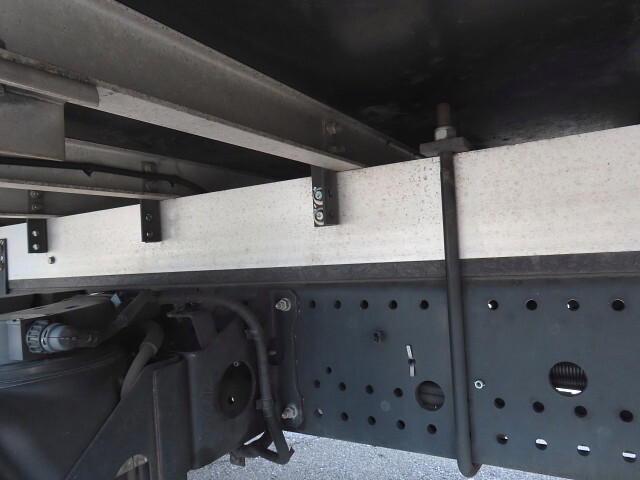 いすゞフォワード冷凍車（冷蔵車）増トン（6t・8t）[写真12]