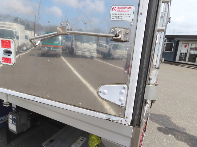 いすゞフォワード冷凍車（冷蔵車）増トン（6t・8t）[写真40]