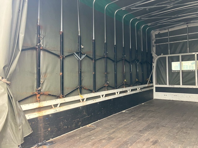 日野デュトロ幌車小型（2t・3t）[写真11]