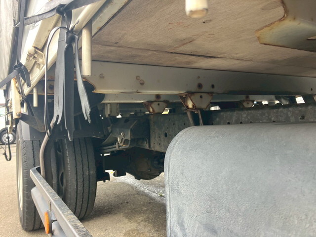 日野デュトロ幌車小型（2t・3t）[写真17]