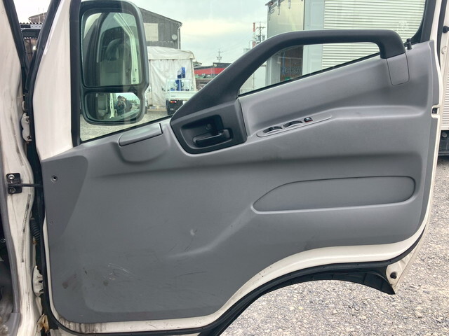 日野デュトロ幌車小型（2t・3t）[写真26]