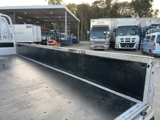 日野デュトロ平ボディ小型（2t・3t）[写真11]