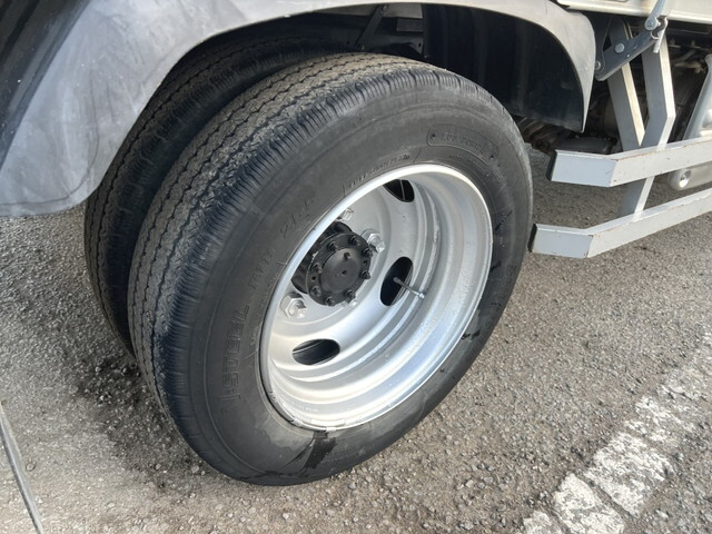 日野デュトロ平ボディ小型（2t・3t）[写真33]