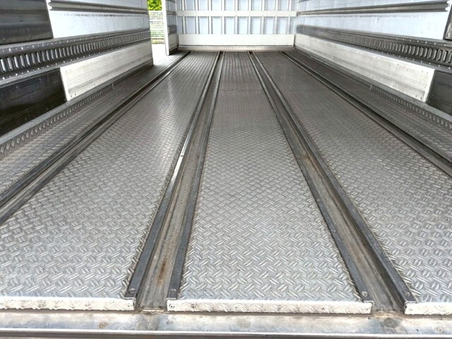 日野レンジャー冷凍車（冷蔵車）増トン（6t・8t）[写真06]