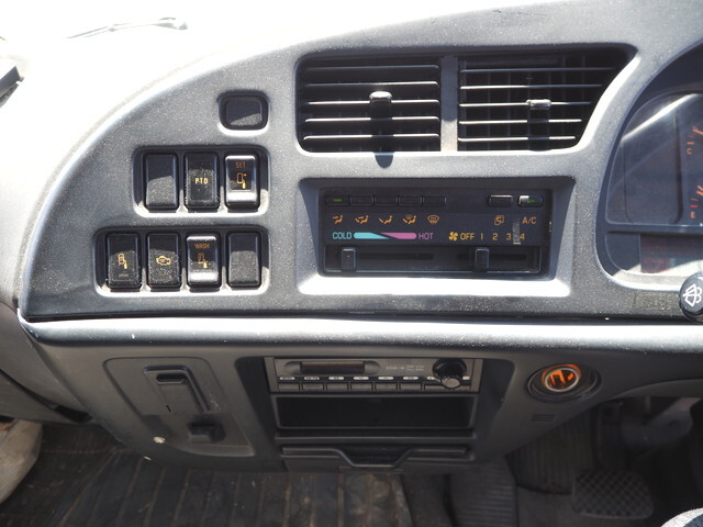 いすゞフォワードクレーン5段増トン（6t・8t）[写真37]