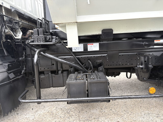 いすゞエルフコンテナ専用車小型（2t・3t）[写真13]