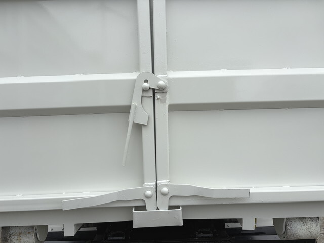 いすゞエルフコンテナ専用車小型（2t・3t）[写真17]