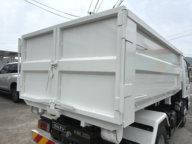 いすゞエルフコンテナ専用車小型（2t・3t）[写真02]