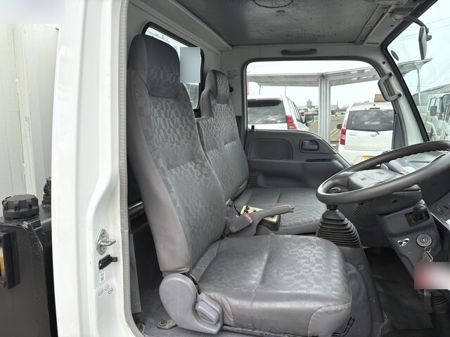 いすゞエルフコンテナ専用車小型（2t・3t）[写真08]