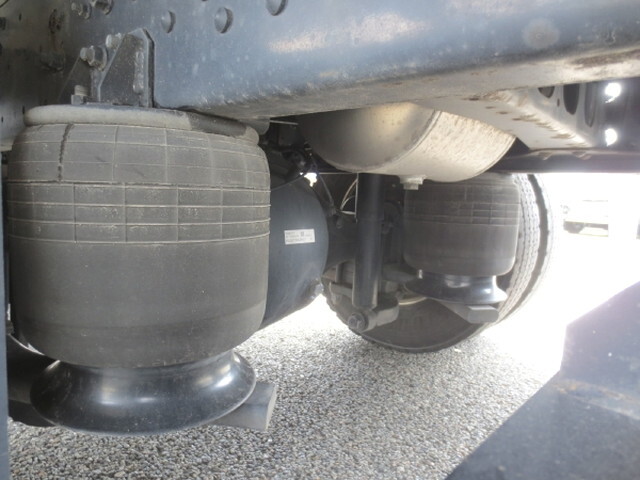 三菱ふそうファイターアルミウイング中型（4t）[写真13]