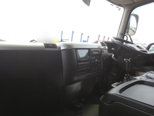 三菱ふそうファイターアルミウイング中型（4t）[写真16]