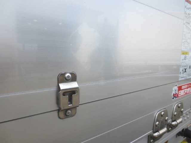 三菱ふそうファイターアルミウイング中型（4t）[写真20]