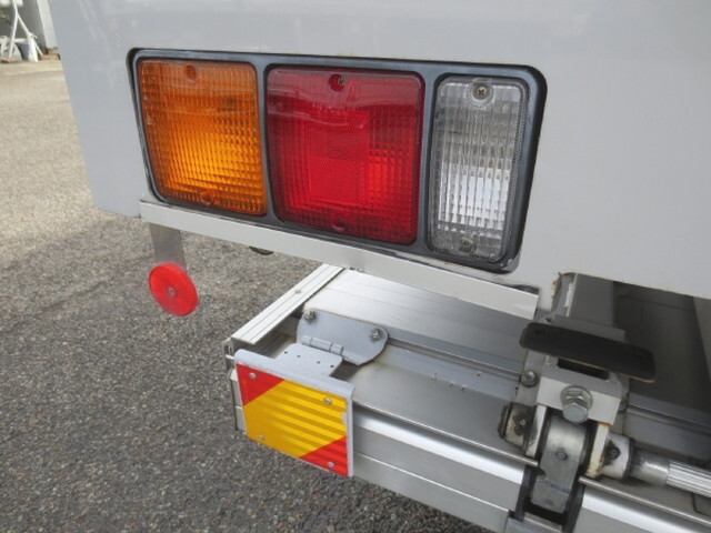 三菱ふそうファイターアルミウイング中型（4t）[写真23]