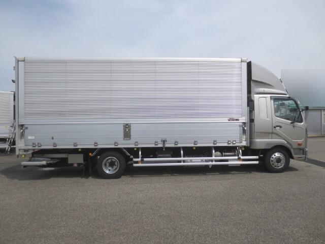 三菱ふそうファイターアルミウイング中型（4t）[写真09]