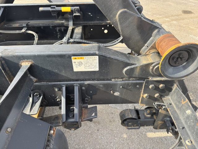 いすゞフォワードコンテナ専用車中型（4t）[写真10]