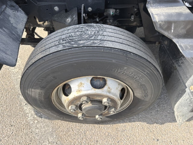 いすゞフォワードコンテナ専用車中型（4t）[写真19]