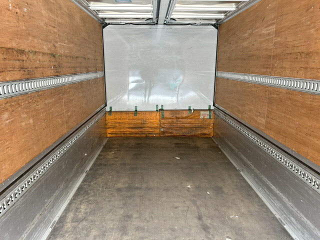 いすゞフォワードアルミウイング中型（4t）[写真13]