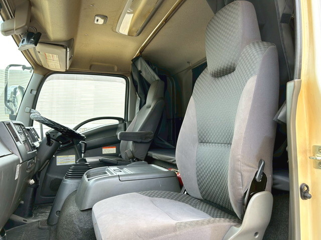 いすゞフォワードアルミウイング中型（4t）[写真18]