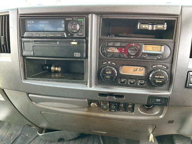 いすゞフォワードアルミウイング中型（4t）[写真29]