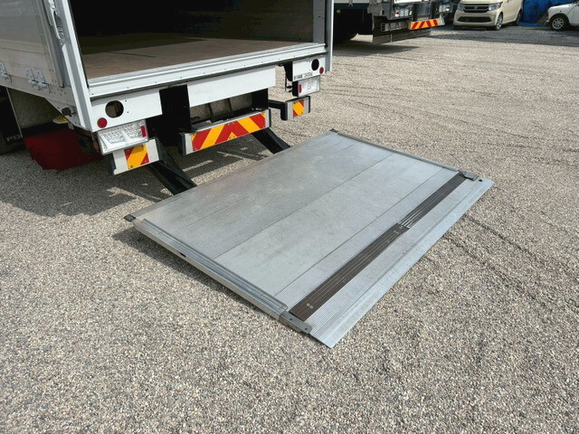 いすゞフォワードアルミウイング中型（4t）[写真09]