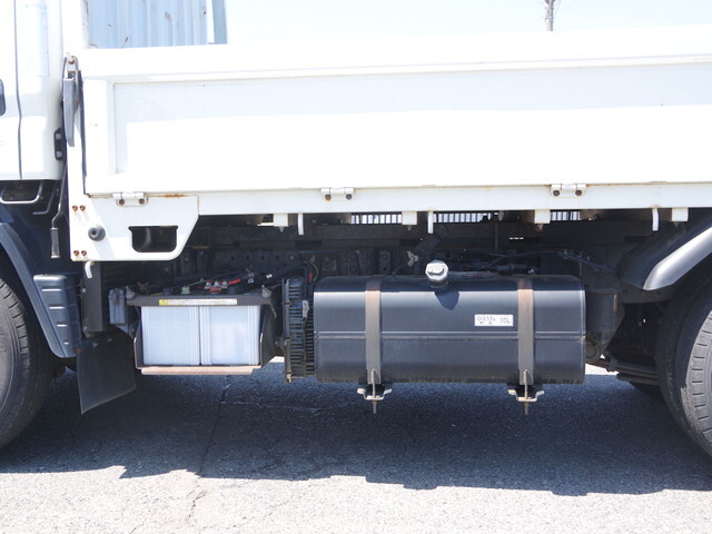 三菱ふそうキャンター平ボディ小型（2t・3t）[写真14]