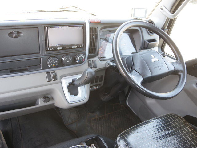 三菱ふそうキャンター平ボディ小型（2t・3t）[写真25]