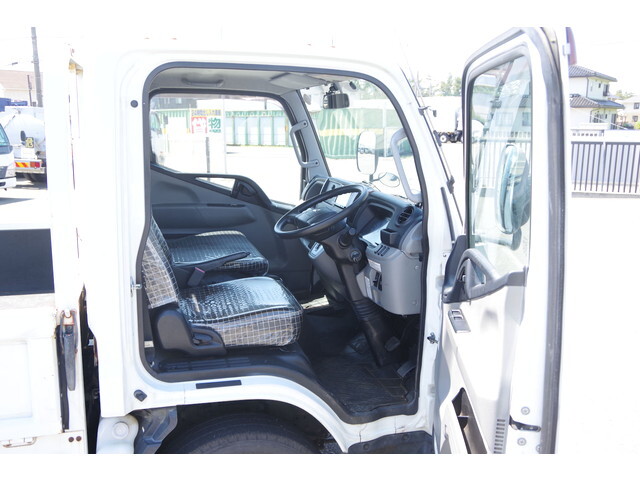 三菱ふそうキャンター平ボディ小型（2t・3t）[写真27]