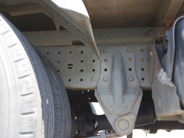 三菱ふそうキャンター平ボディ小型（2t・3t）[写真06]