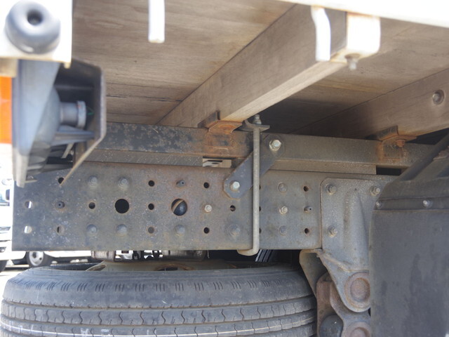 三菱ふそうキャンター平ボディ小型（2t・3t）[写真08]