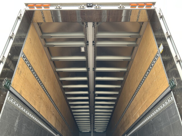 日野プロフィアトレーラーヘッド（トラクターヘッド）大型（10t）[写真10]