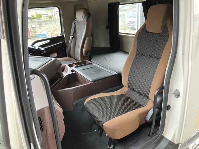 日野プロフィアトレーラーヘッド（トラクターヘッド）大型（10t）[写真32]