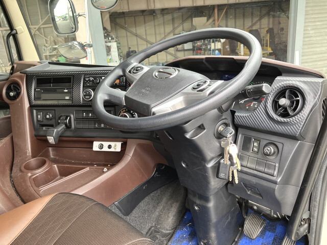 日野プロフィアトレーラーヘッド（トラクターヘッド）大型（10t）[写真33]